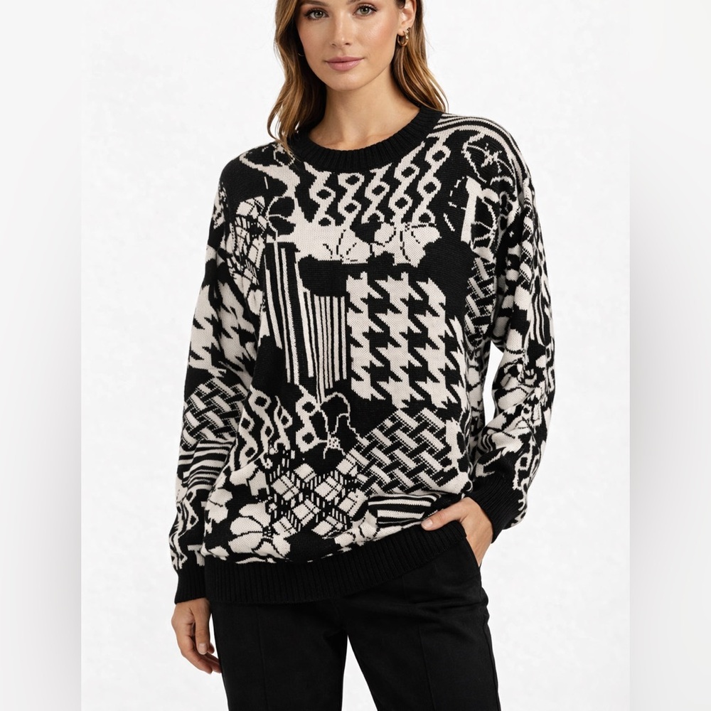 NWT Outlander Size Medium Wool Blend Black and White‎ Patterned Women's Sweater